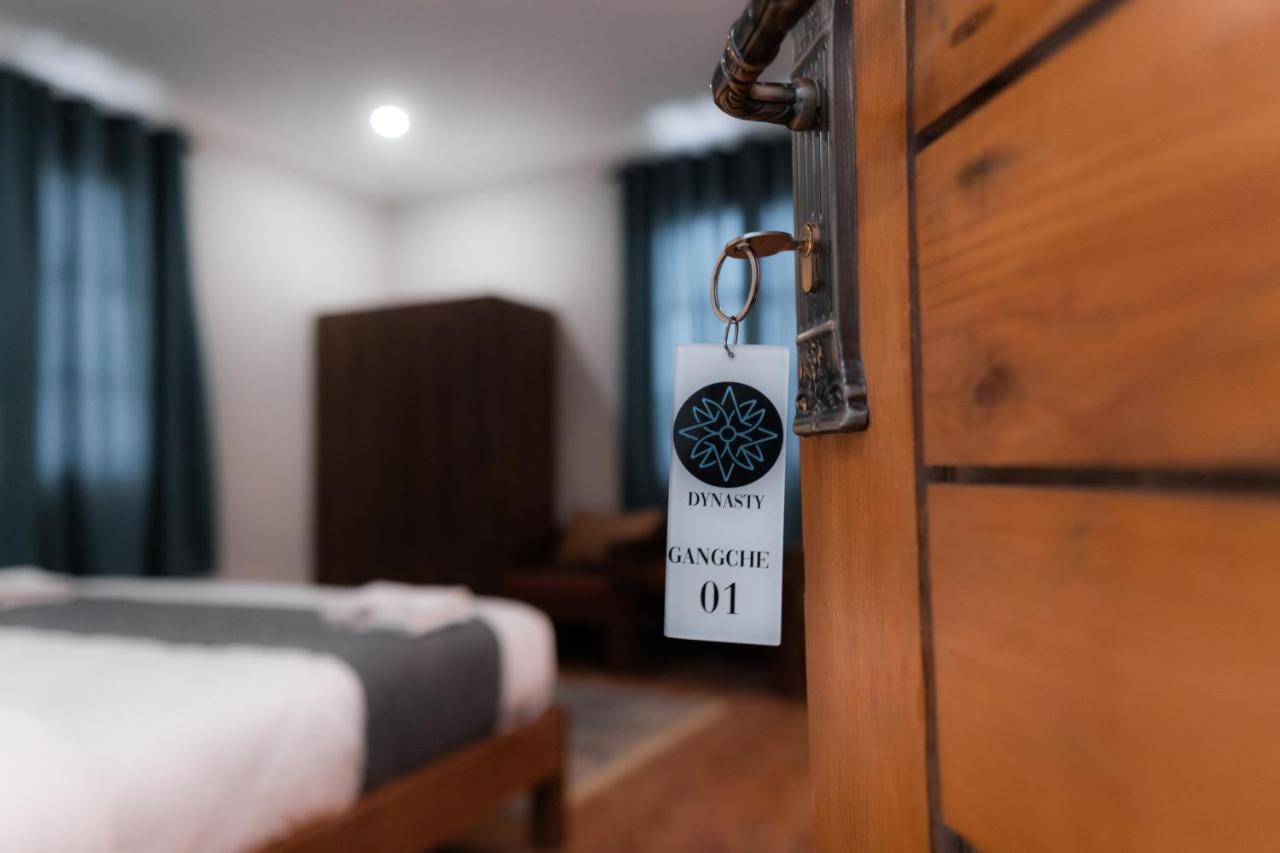 Dynasty Hotel Скарду Екстер'єр фото